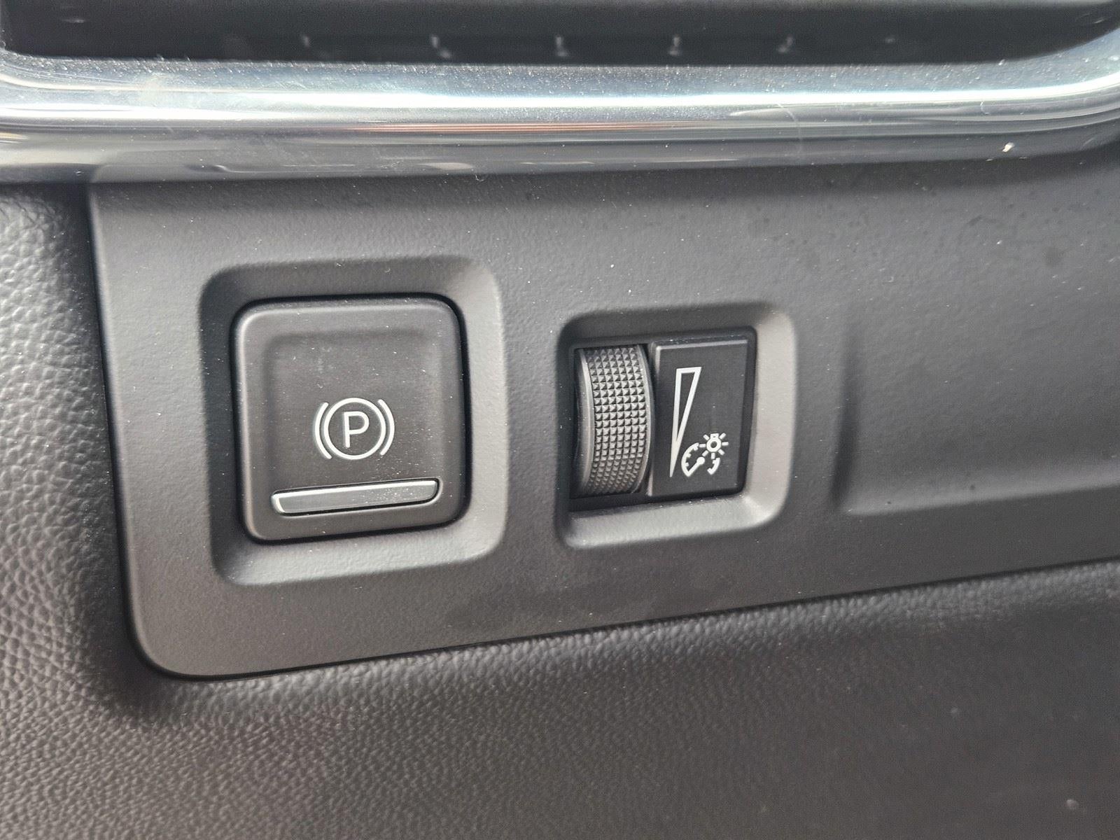 2023 Cadillac XT4 FWD Premium Luxury