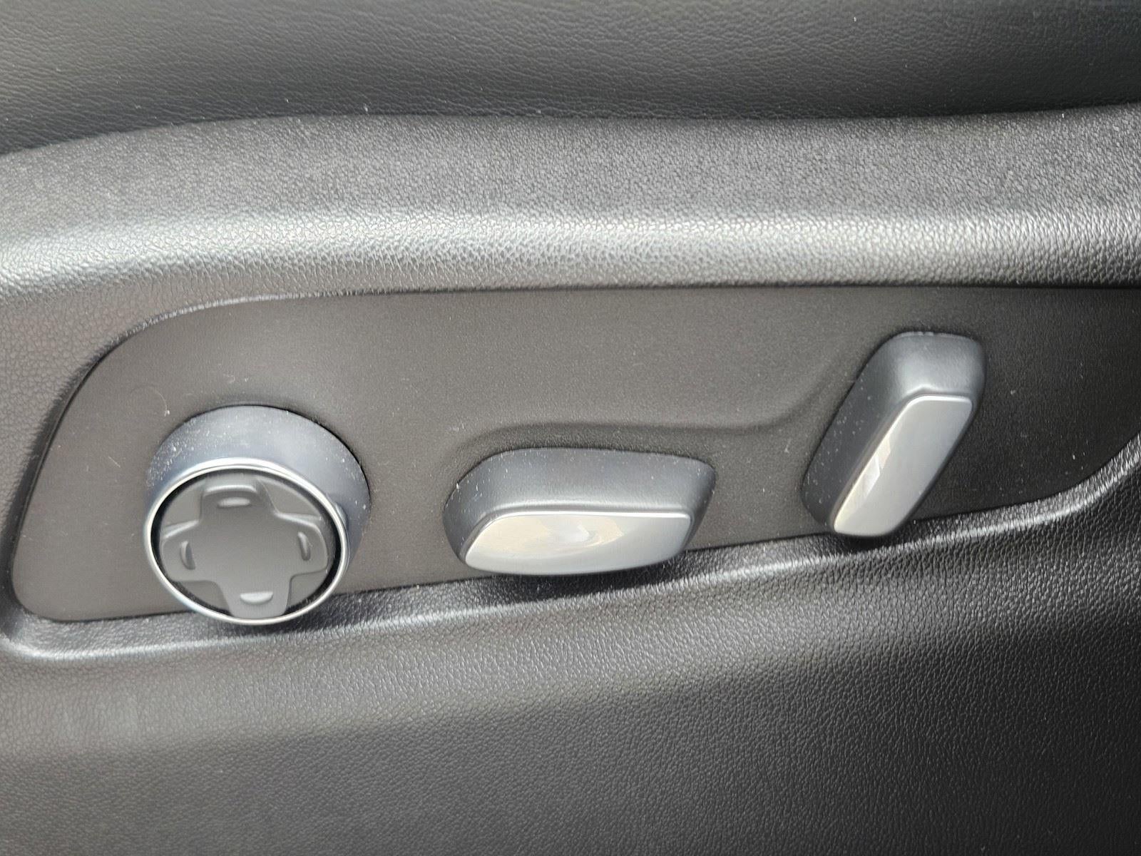 2024 Cadillac XT4 AWD Premium Luxury