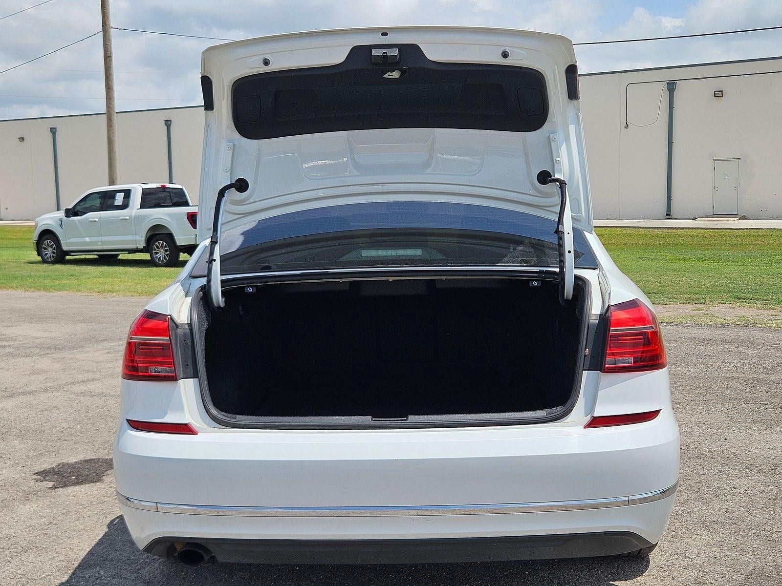 2016 Volkswagen Passat 1.8T SEL