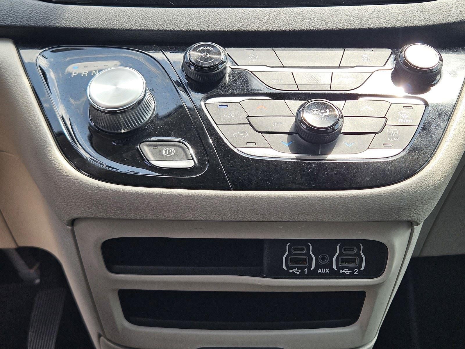 2022 Chrysler Voyager LX