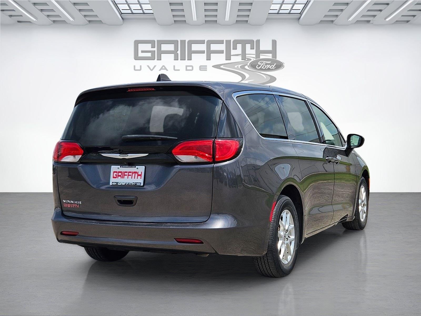 2022 Chrysler Voyager LX