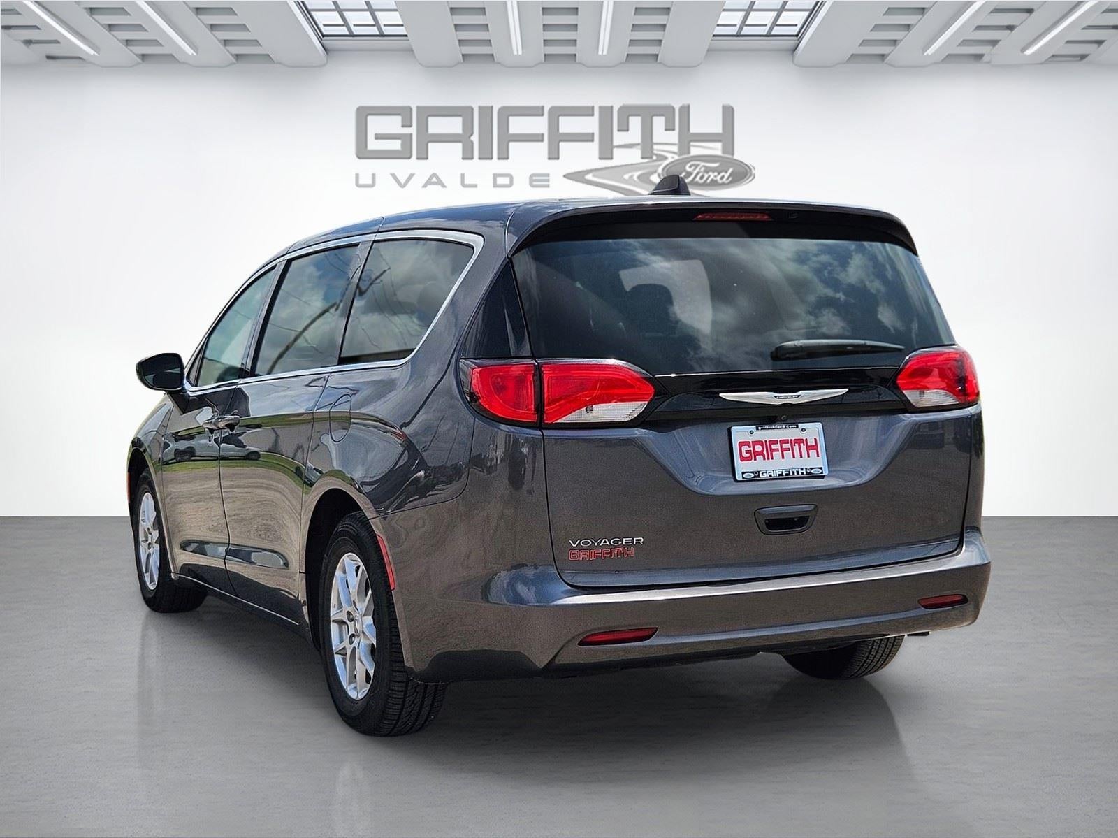 2022 Chrysler Voyager LX