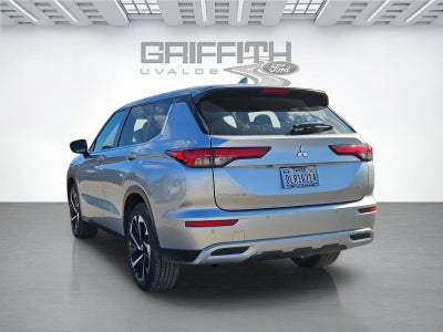 2024 Mitsubishi Outlander SE