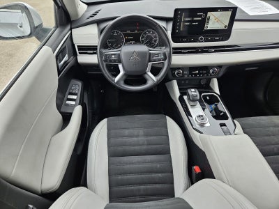 2025 Mitsubishi Outlander SE