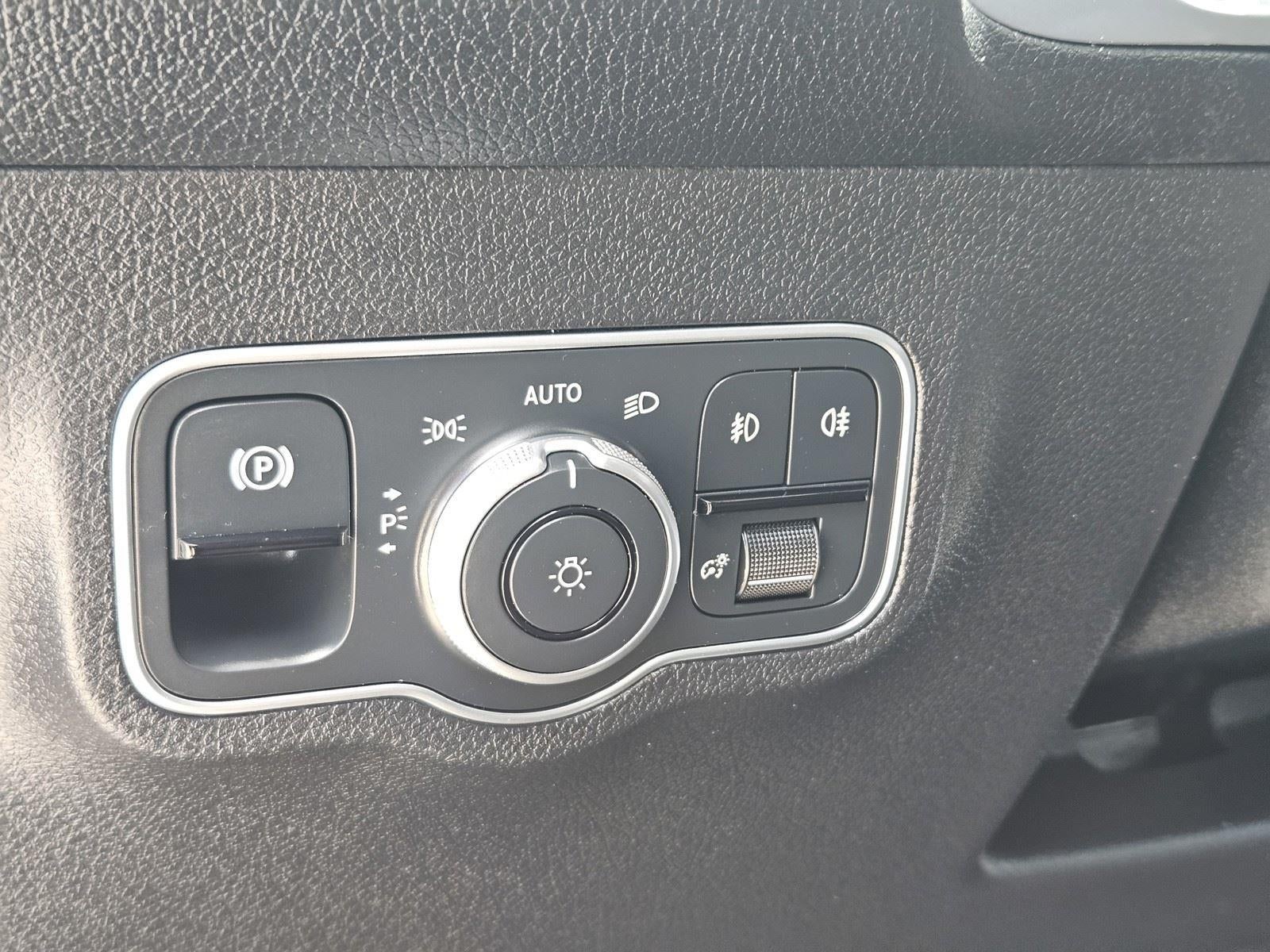 2025 Mercedes-Benz GLB GLB 250